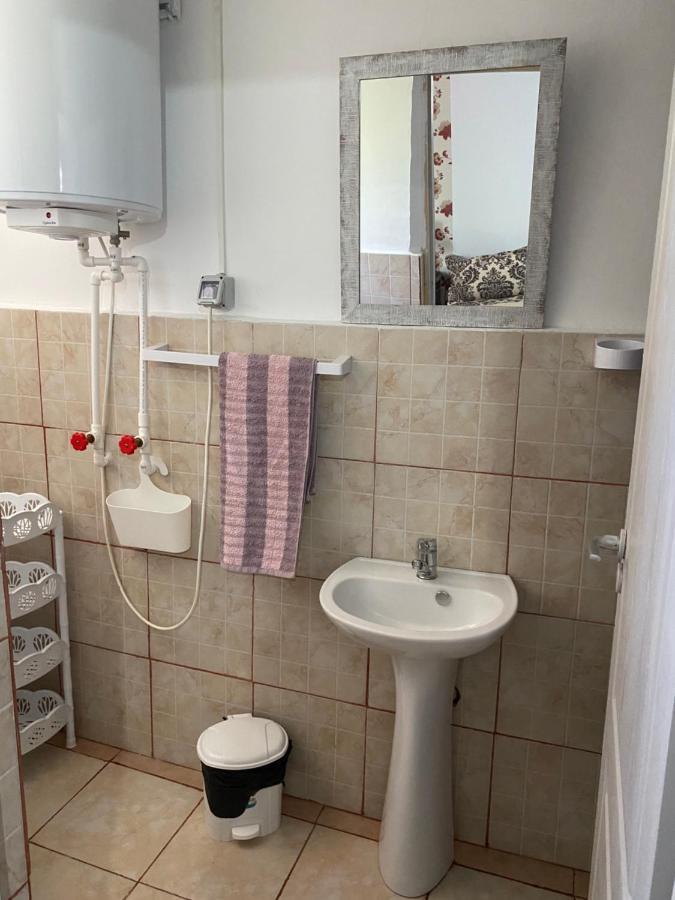 Camere De Inchiriat Maria Corbu Eksteriør billede